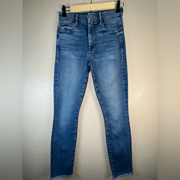 MOTHER High Waisted Looker Ankle Fray
In Hop On Hop Off Size 23 - Picture 2 of 7